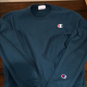 Champion crewneck sweatshirt. Army green. Cute.